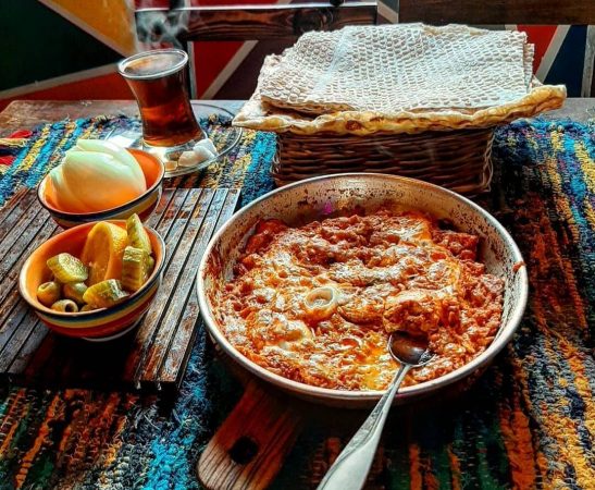 طرز تهیه املت تن ماهی با قارچ و رب گوجه فرنگی