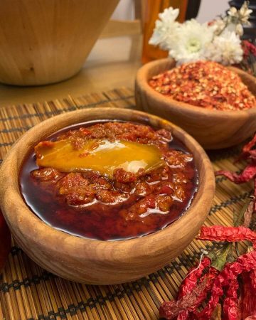 طرز تهیه سس فلفل دلمه ای قرمز تند با رب گوجه به روش هندی