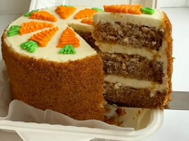 طرز تهیه کیک هویج رنده شده خیس با سس پرتقال