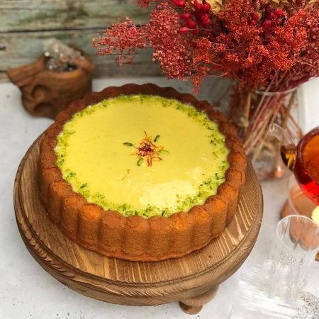 طرز تهیه کیک کاسترد زعفرانی خوشمزه و مجلسی