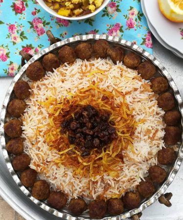 طرز تهیه رشته پلو مجلسی با گوشت قلقلی