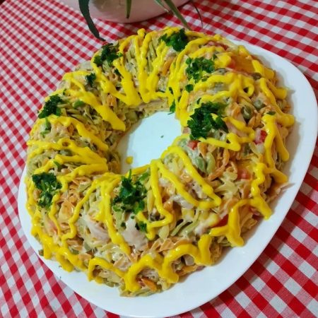 طرز تهیه سالاد ماکارونی با مرغ و کالباس بدون سیب زمینی