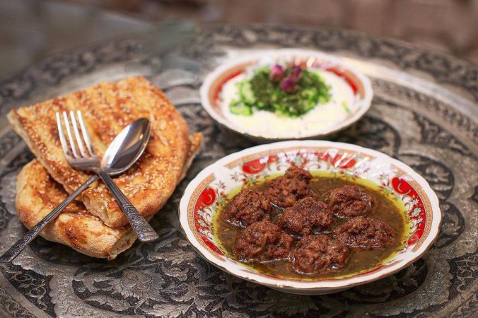  شفته نخودچی کاشان با رب انار خوشمزه و سنتی