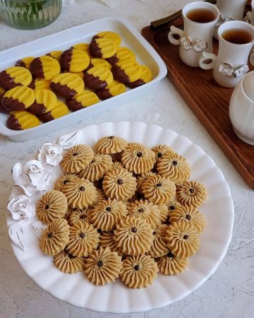 طرز تهیه شیرینی رسپیری نسکافه ای و زعفرانی بدون فر با پیمانه لیوان