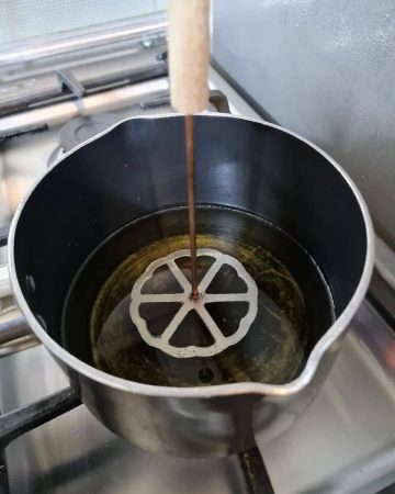 آموزش دستور تهیه شیرینی پنجره ای با پیمانه لیوان فرانسوی دسته دار