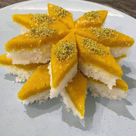 طرز تهیه شیرینی لوز نارگیلی بادامی دورنگ بدون فر با پیمانه لیوان