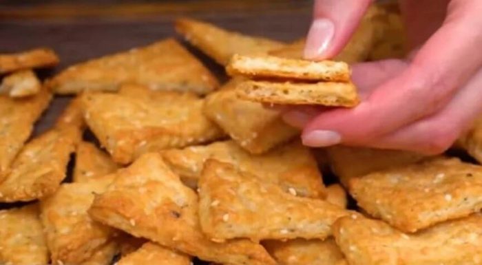 طرز تهیه کراکر پنیری نمکی روسی در خانه، ترد و خوشمزه