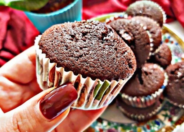 طرز تهیه کاپ کیک موز و شکلات نرم و لطیف