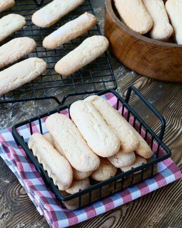 طرز تهیه بیسکویت لیدی فینگر خانگی ساده
