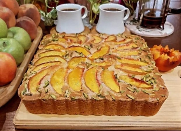 طرز تهیه کیک هلو با ماست بدون شیر