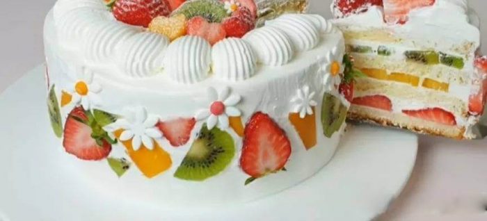 طرز تهیه کیک خامه ای میوه ای شیک و مجلسی