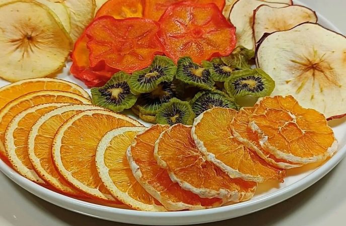 طرز تهیه میوه خشک روی بخاری یا روی شوفاژ