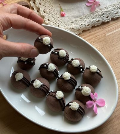 طرز تهیه شیرینی سوئدی شکلاتی مغزدار