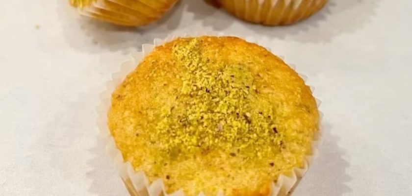 طرز تهیه کیک لیمو و پسته